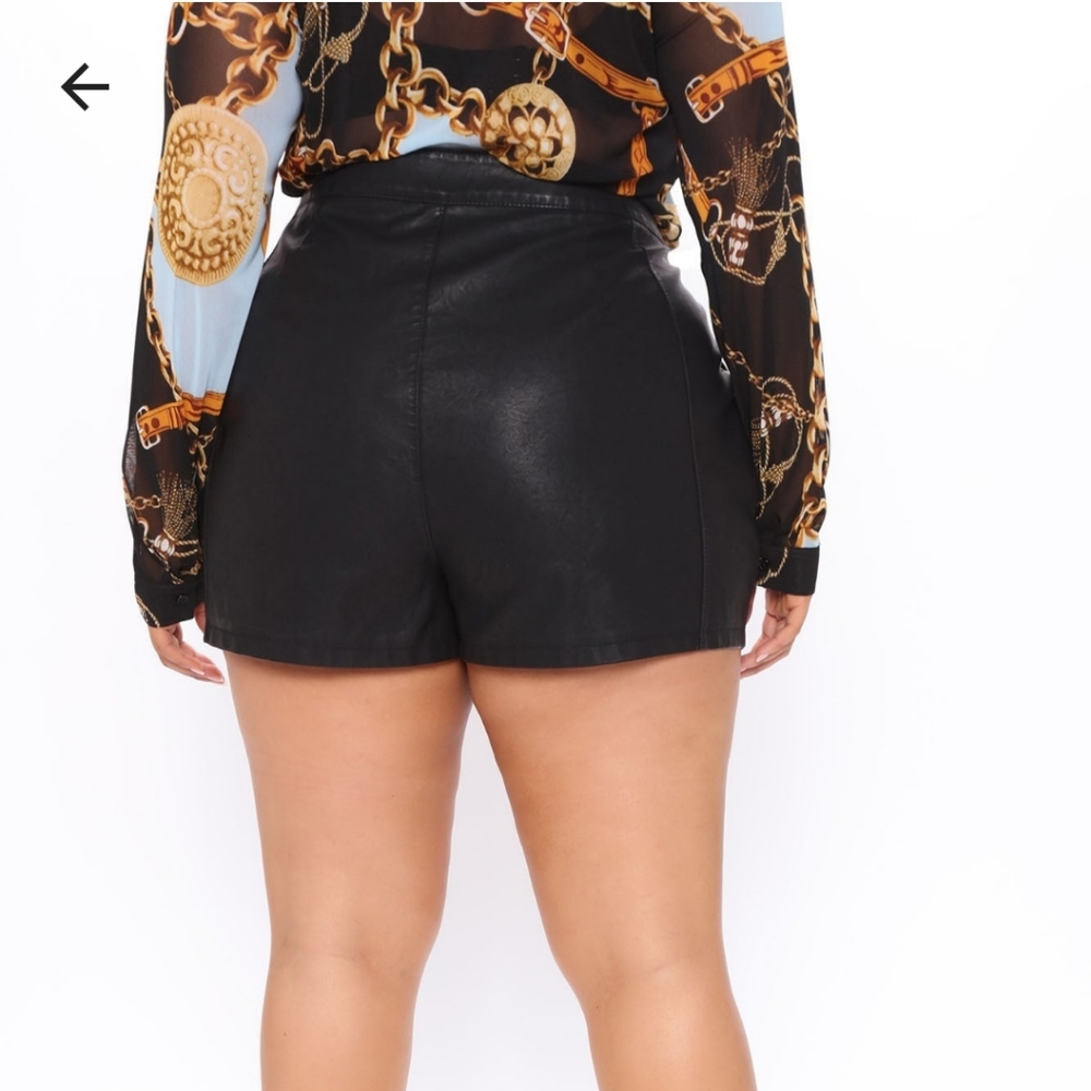 High Rise Black Shorts - Picture 2 of 4
